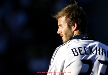 收米体育直播-AC米兰2007年欧冠夺冠之路详尽回顾与战术分析